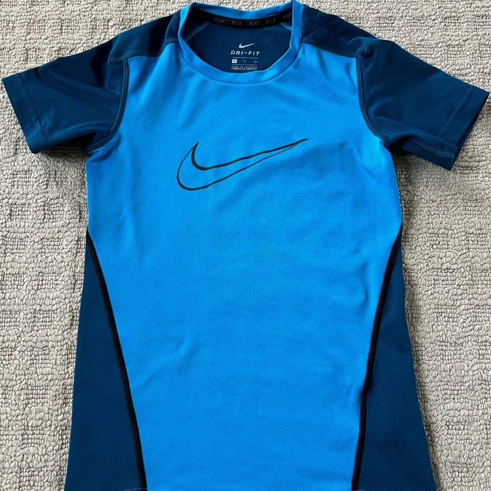 Nike Boys Dri-Fit Short Sleeve Shirt - Youth Small - Picture 2 of 4